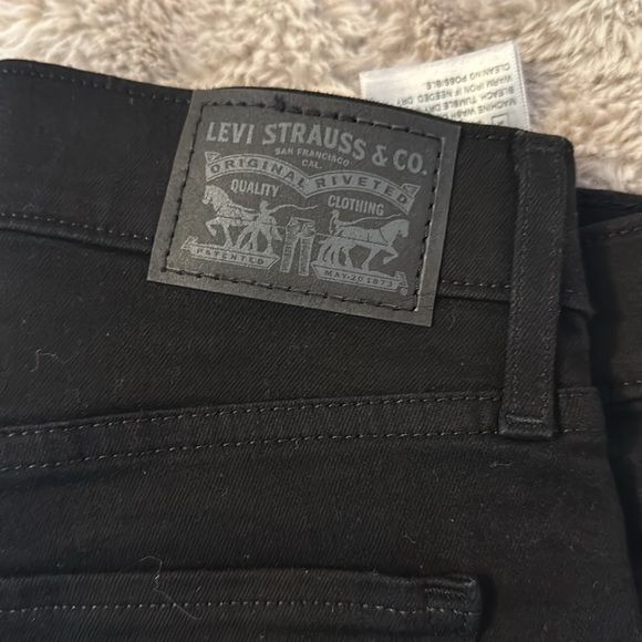 Brand new black size 28, 311 shaping skinny Levi’s 28 waist length 30 - Picture 4 of 6